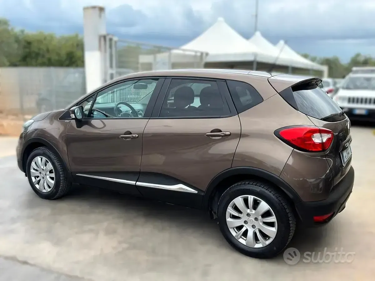 Usata Renault Captur 90 CV (66 kW) 2013 Marrone SUV