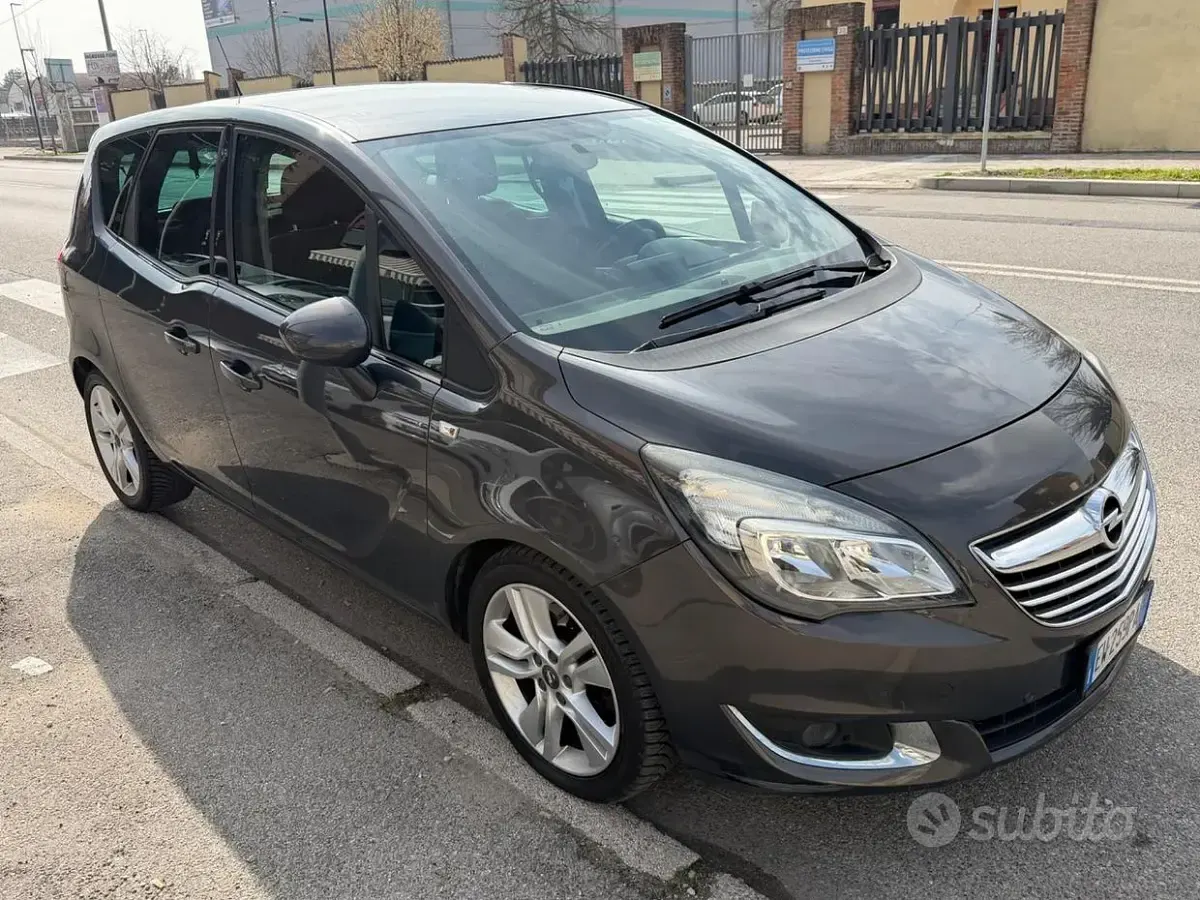Usata Opel Meriva 95 CV (69 kW) 2016 Grigio Monovolume