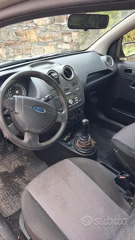 Usata Ford Fiesta 2006 Grigio Utilitaria