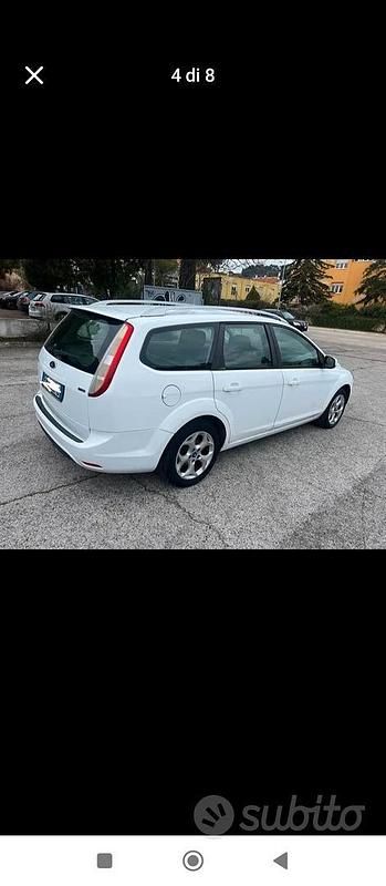 Usata Ford Focus 110 CV (80 kW) 2011 Bianco Station wagon