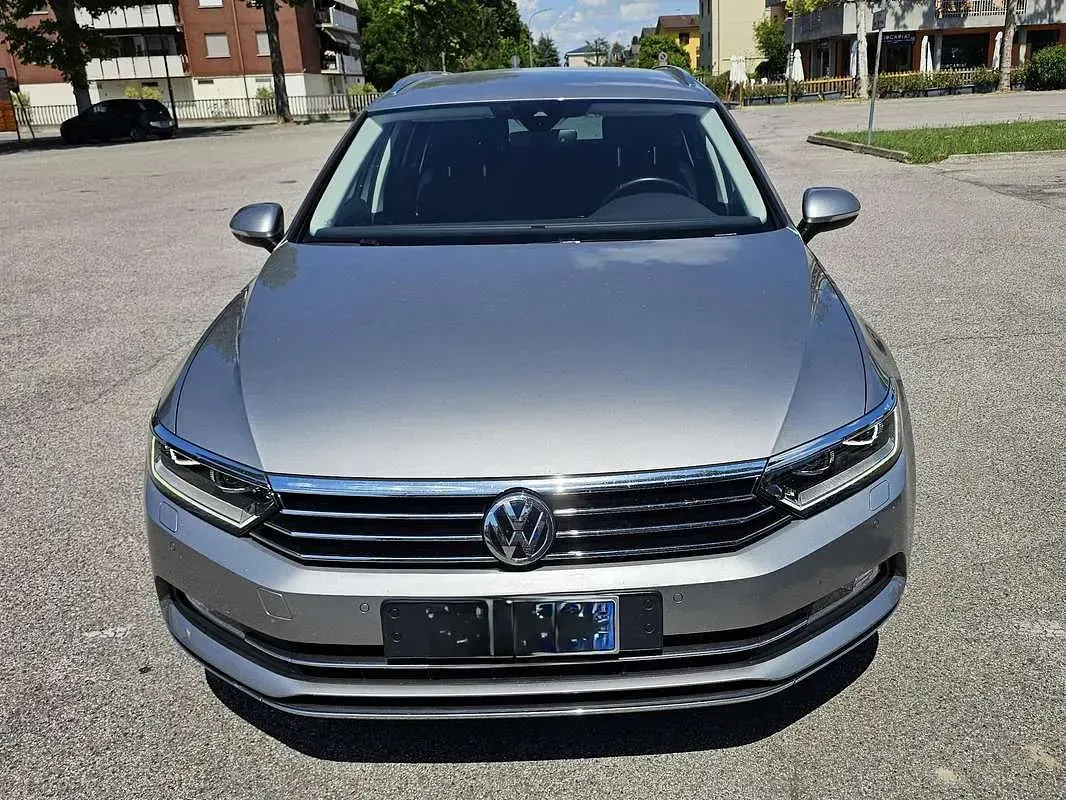 Usata VW Passat Highline 150 CV (110 kW) 2015 Argento Station wagon