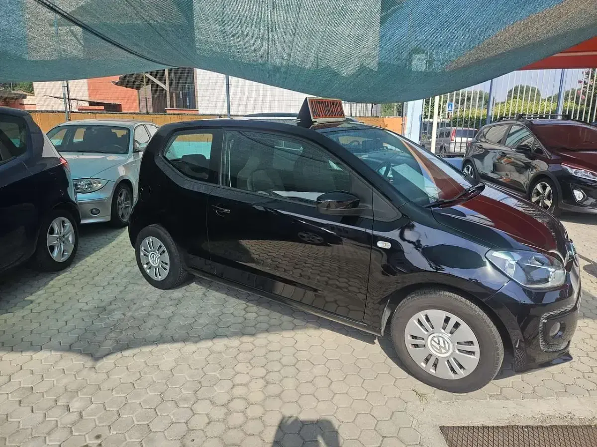 Usata VW up! Move 75 CV (55 kW) 2015 Nero Utilitaria