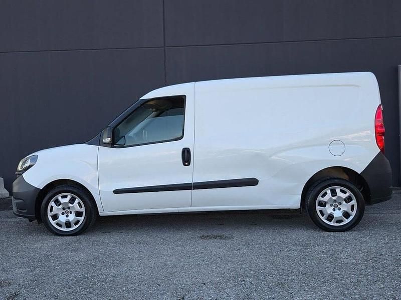 Usata Fiat Doblò Lounge 95 CV (69 kW) 2021 Bianco Monovolume