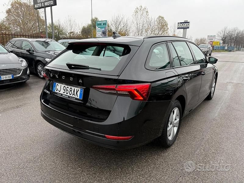 Usata Skoda Octavia Executive 116 CV (85 kW) 2022 Nero Station wagon