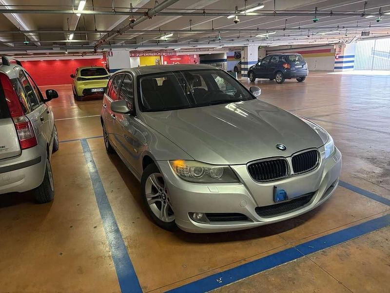 Usata BMW 318 143 CV (105 kW) 2010 Grigio Station wagon