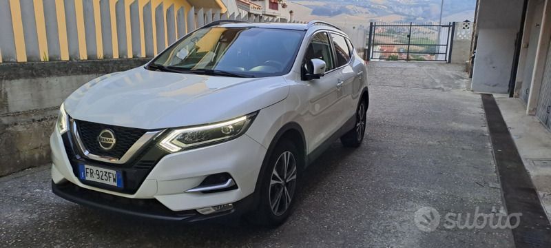 Usata Nissan Qashqai N-Connecta 131 CV (96 kW) 2018 Bianco SUV