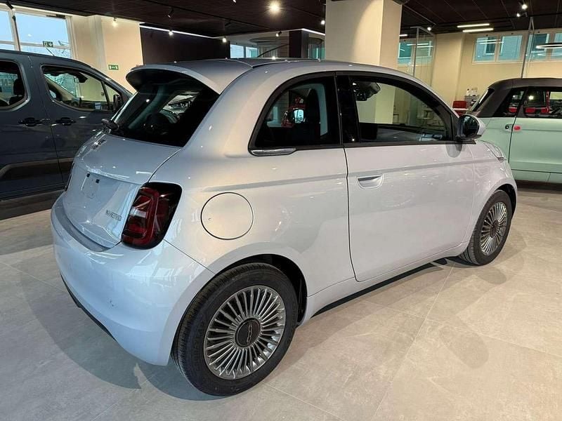 Ny Fiat 500 65 HK (47 kW) 2025 Blå Sedan