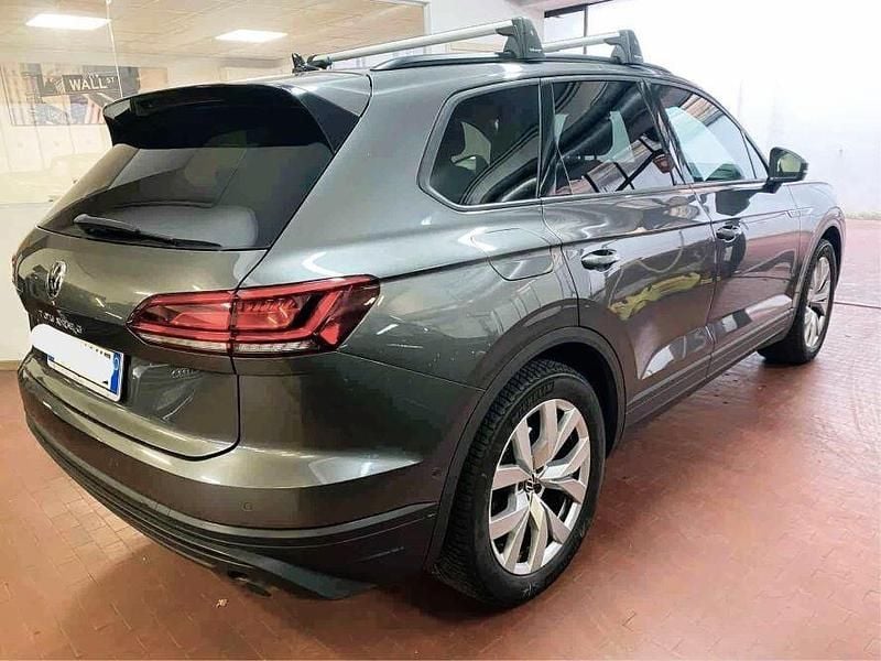 Usata VW Touareg 231 CV (169 kW) 2021 Grigio SUV