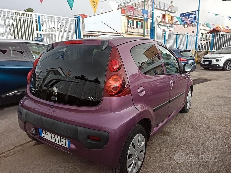 Usata Peugeot 107 68 CV (50 kW) 2013 Viola Utilitaria