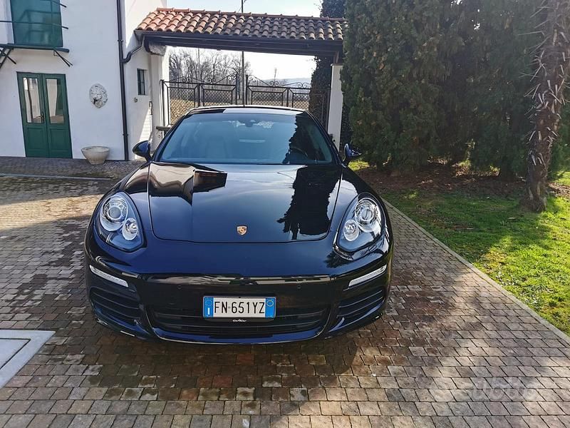 Nero Usata 2015 Porsche Panamera Tre volumi | 34.000 € (Cara) - Immagine 1/4