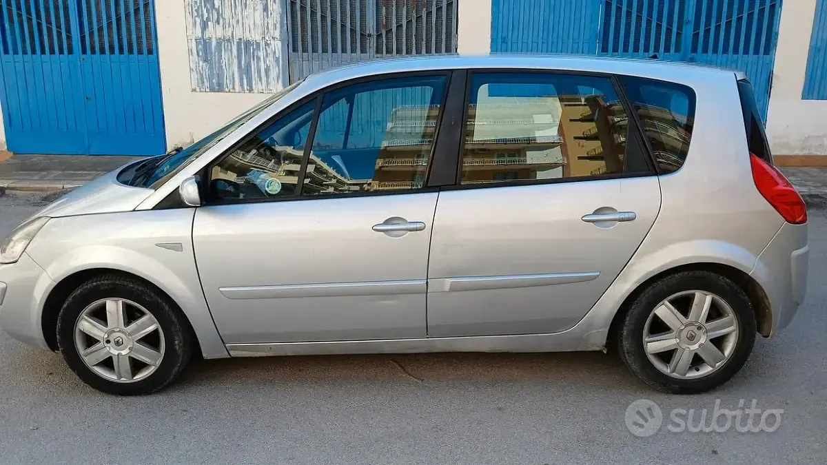 Usata Renault Scenic E-Tech 106 CV (77 kW) 2009 Grigio Monovolume