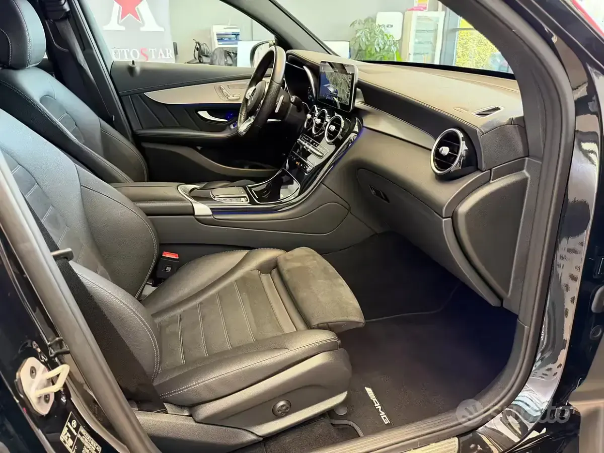 Käytetty Mercedes GLC300 Premium 194 HP (142 kW) 2023 Musta Coupe - kaksiovinen
