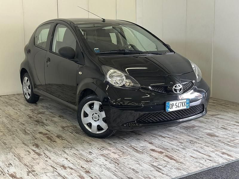 Nero Usata 2008 Toyota Aygo Due volumi | 4800 € (Buon prezzo) - Immagine 1/4