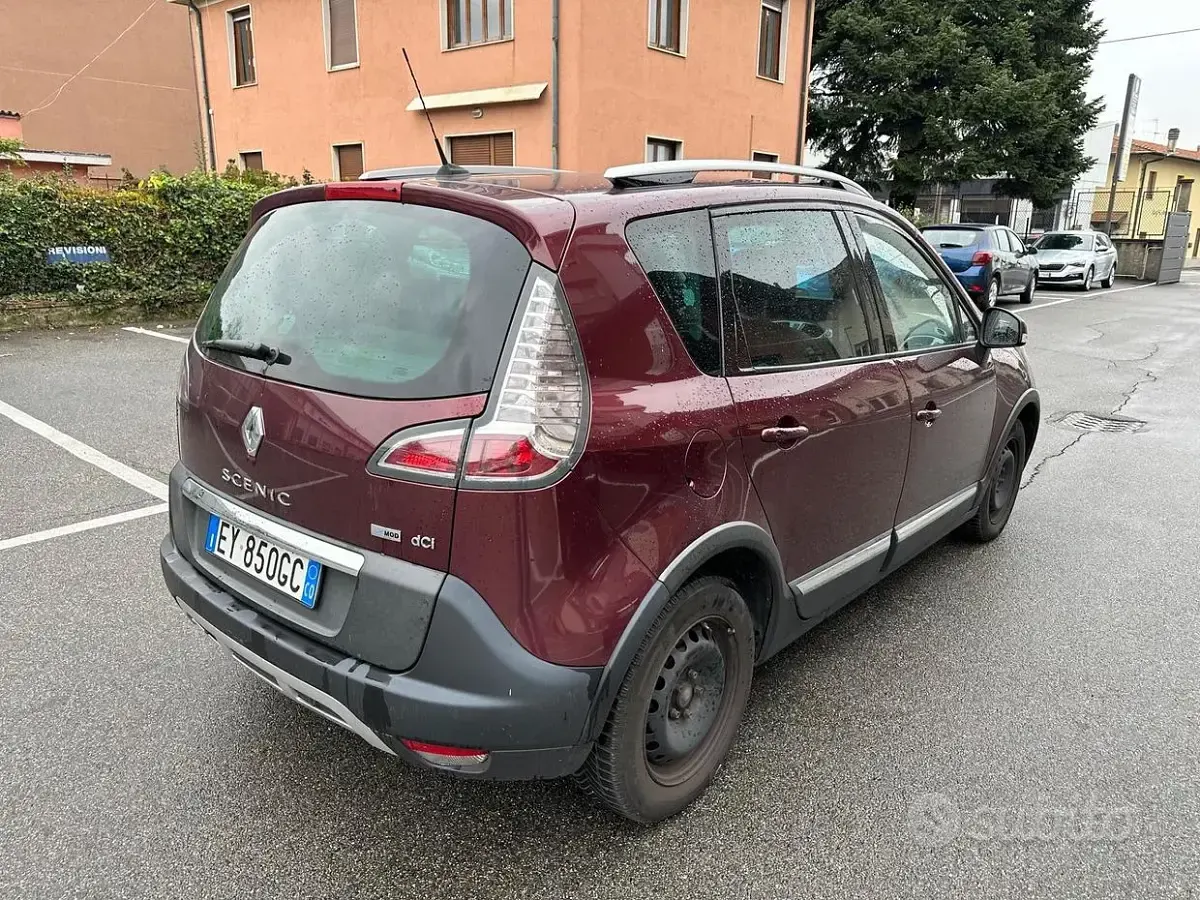 Usata Renault Scenic E-Tech XMOD 110 CV (80 kW) 2015 Rosso Monovolume