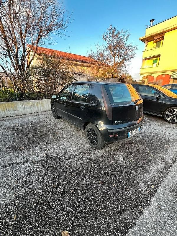 Usata Fiat Punto 80 CV (58 kW) 2003 Nero Utilitaria