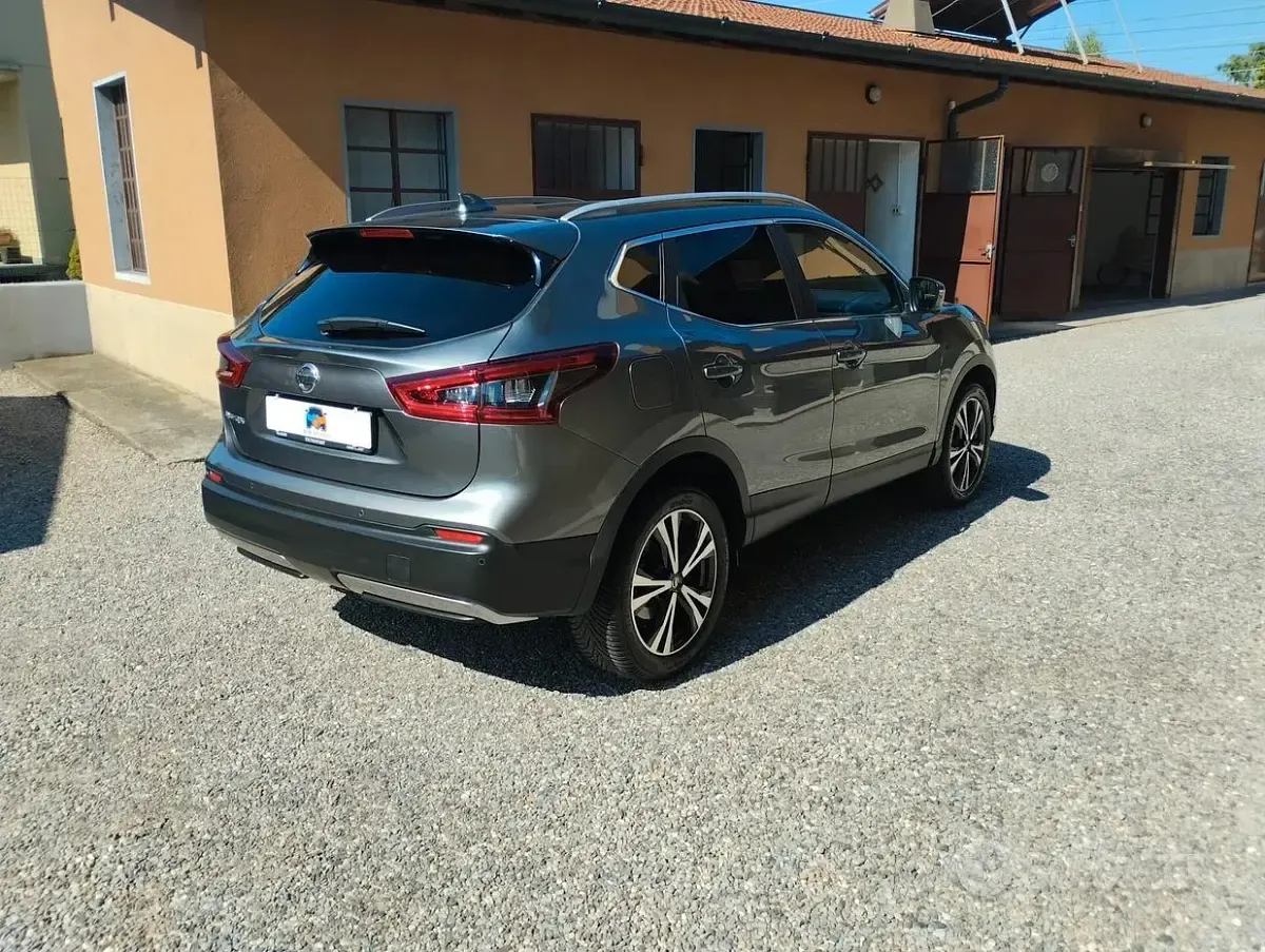 Usata Nissan Qashqai N-Connecta 116 CV (85 kW) 2017 Grigio SUV