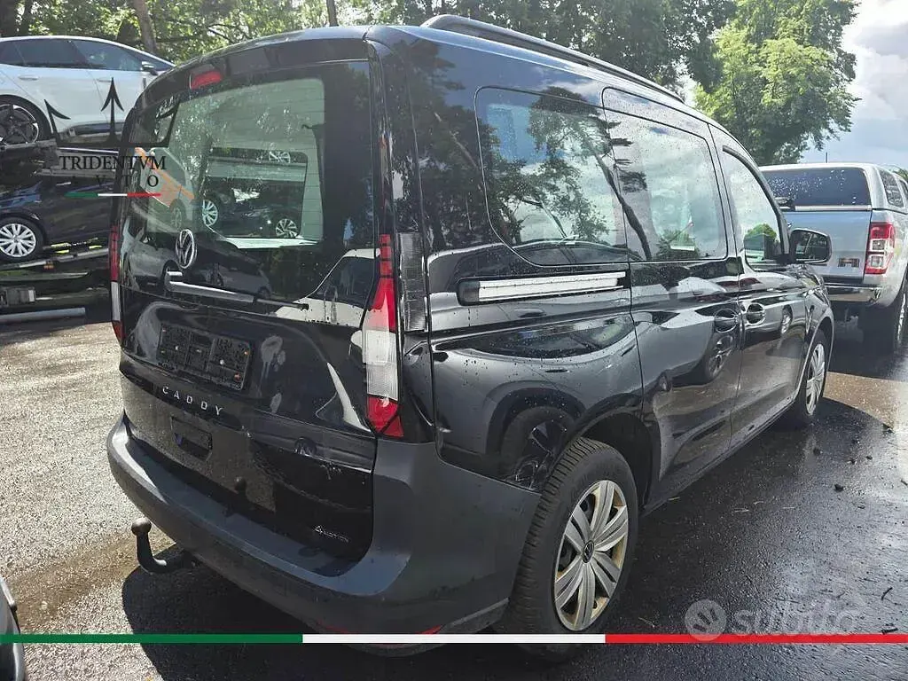 Usata VW Caddy 122 CV (89 kW) 2022 Nero Monovolume