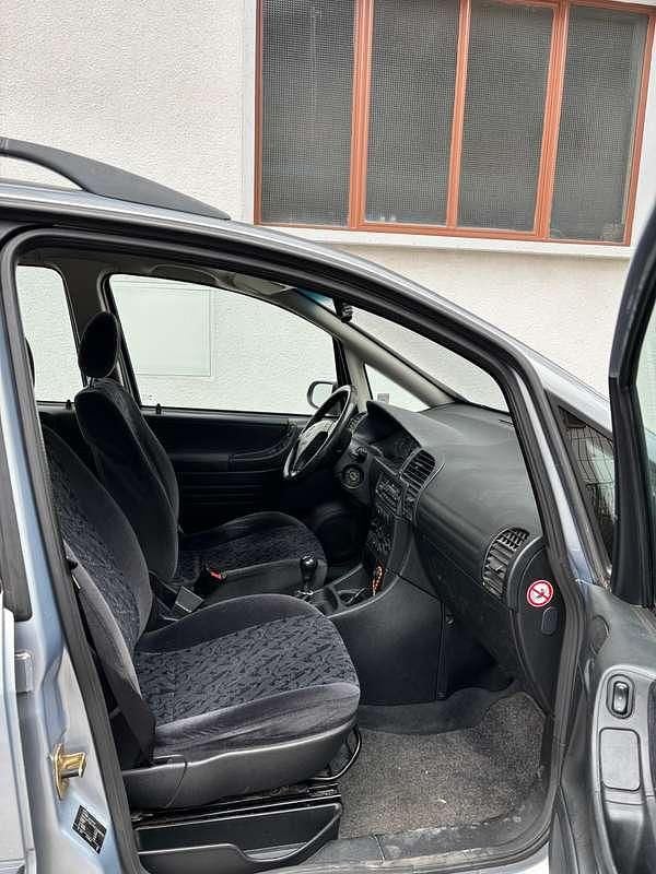 Usata Opel Zafira 82 CV (60 kW) 2000 Argento Monovolume