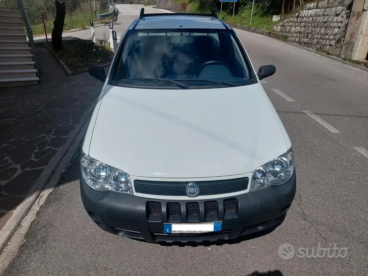 Usata Fiat Strada 85 CV (62 kW) 2007 Bianco Pick-up