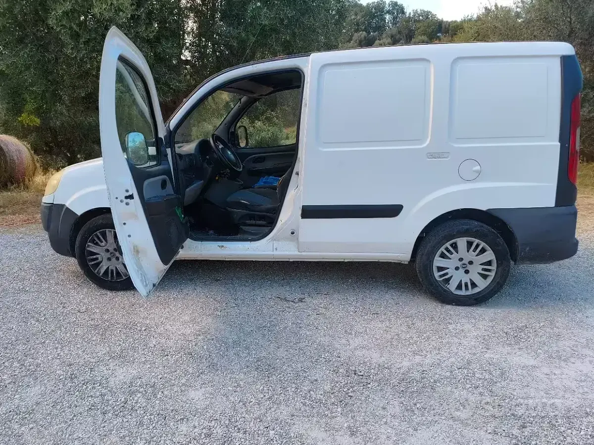 Usata Fiat Doblò 105 CV (77 kW) 2009 Bianco Monovolume