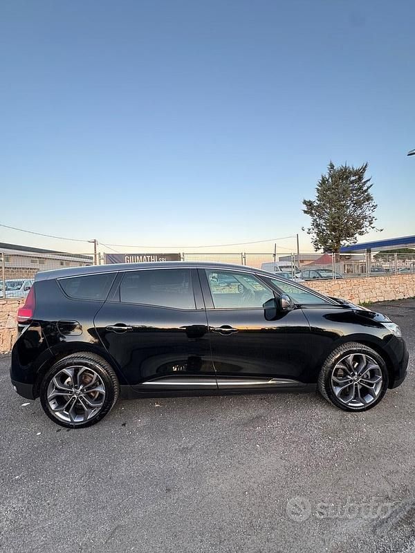 Usata Renault Grand Scénic IV Initiale Paris 120 CV (88 kW) 2019 Nero Monovolume