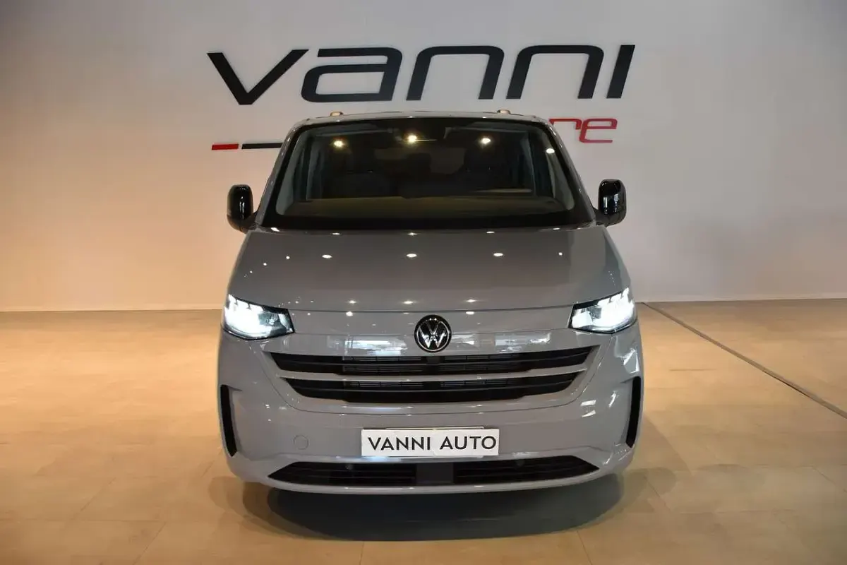 Nuova VW Caravelle Life 150 CV (110 kW) 2026 Grigio Furgone
