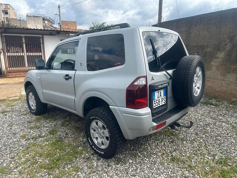Usata Mitsubishi Pajero Invite 160 CV (117 kW) 2008 Grigio SUV