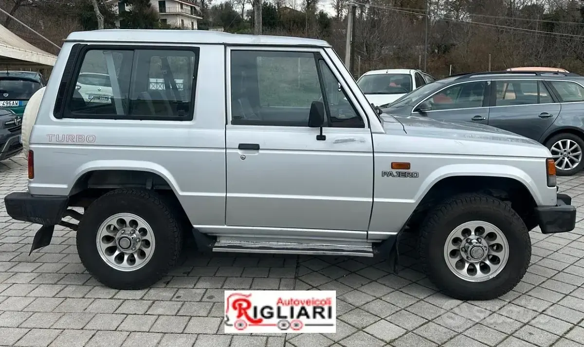 Usata Mitsubishi Pajero Top 84 CV (61 kW) 1988 Grigio SUV