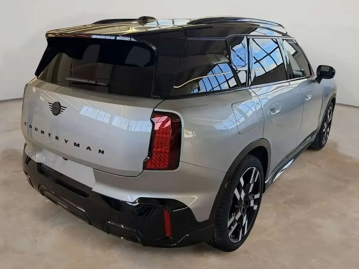 Usata Mini Cooper Countryman Favoured 163 CV (119 kW) 2025 Grigio SUV
