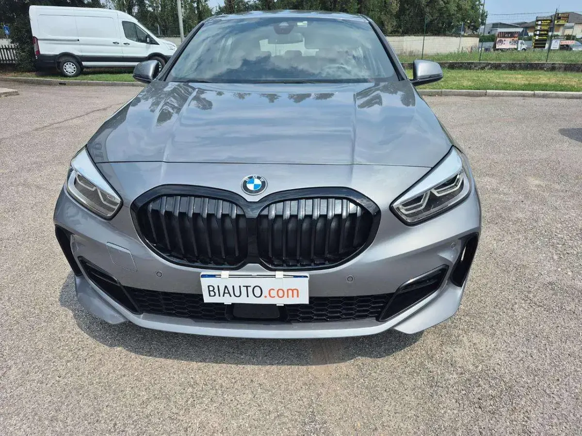 Usata BMW 116 M Sport 116 CV (85 kW) 2022 Grigio scuro Utilitaria