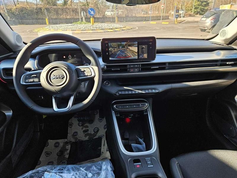 Usata Jeep Avenger Summit 101 CV (74 kW) 2024 Snow con tetto volcano SUV
