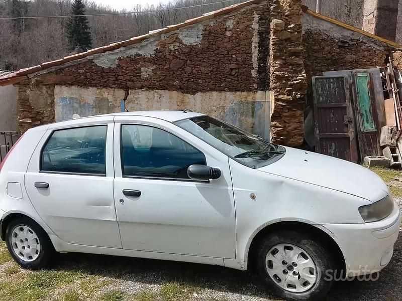 Usata Fiat Punto 60 CV (44 kW) 2001 Bianco Utilitaria