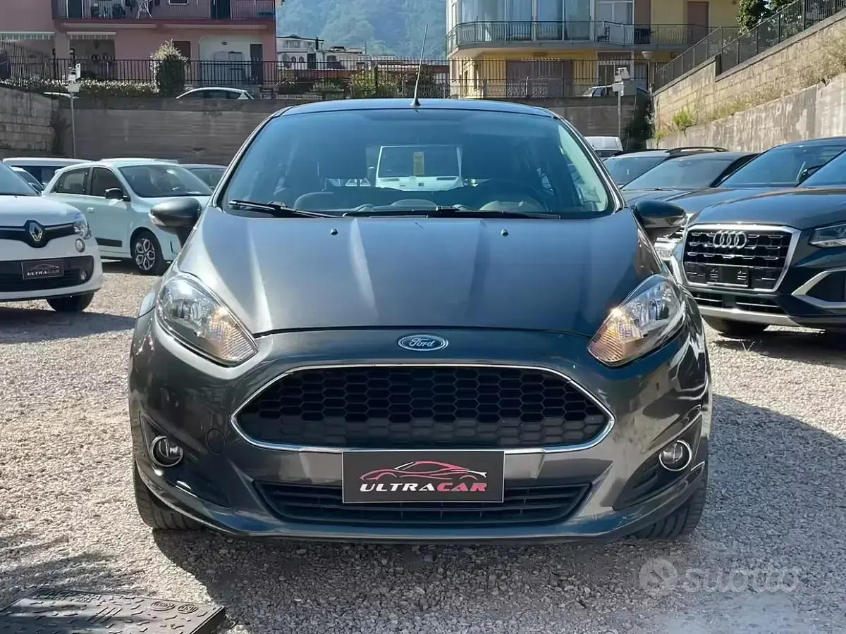 Usata Ford Fiesta 60 CV (44 kW) 2016 Grigio Utilitaria
