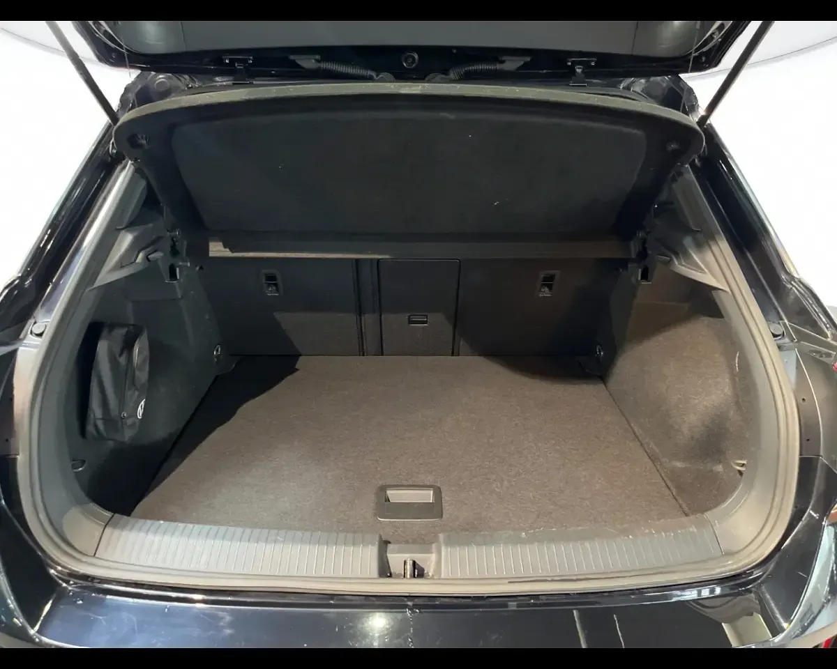 Usata VW T-Roc R-line 110 CV (80 kW) 2023 Nero SUV
