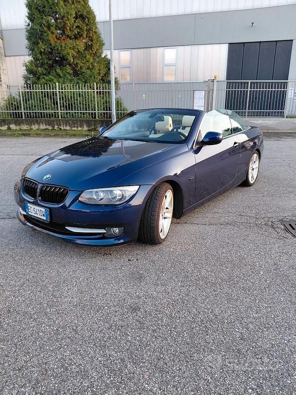 Usata BMW 335 Cabriolet Sport Line 306 CV (225 kW) 2011 Blu Cabrio