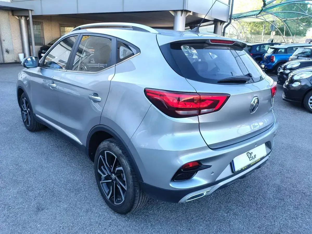 Usata MG ZS Luxury 106 CV (77 kW) 2024 Argento SUV