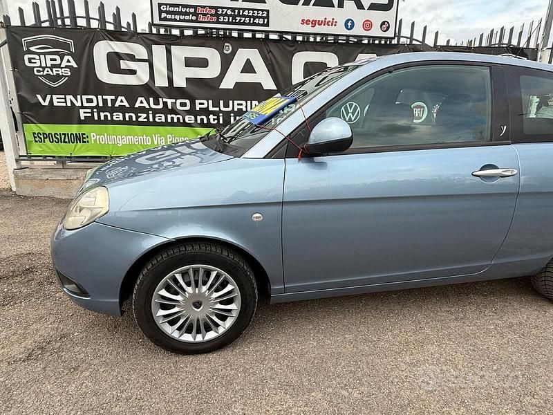 Usata Lancia Ypsilon 60 CV (44 kW) 2010 Blu Utilitaria