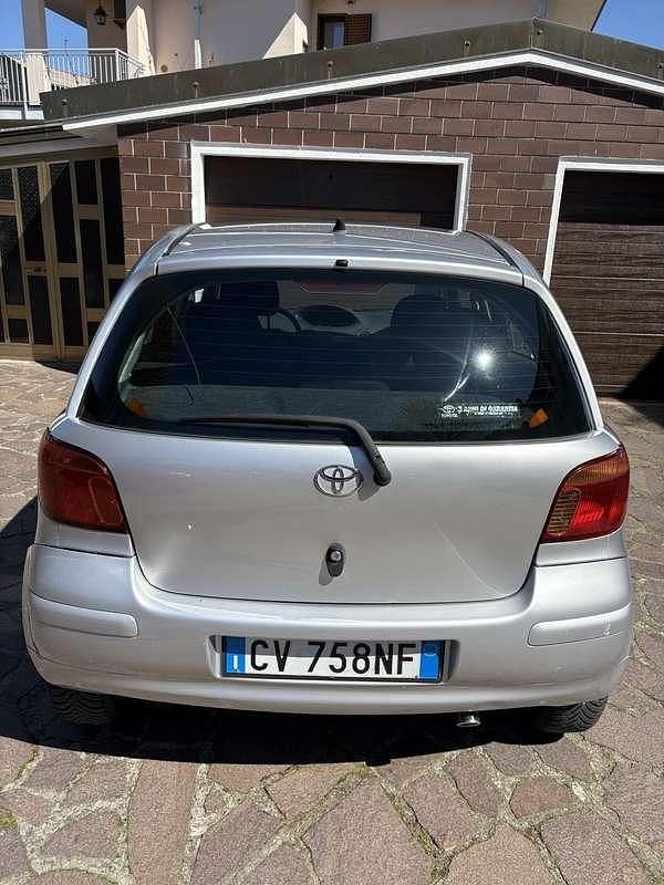 Usata Toyota Yaris Sol 65 CV (47 kW) 2005 Utilitaria