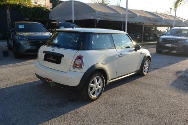 Usata Mini ONE 75 CV (55 kW) 2009 Beige Utilitaria
