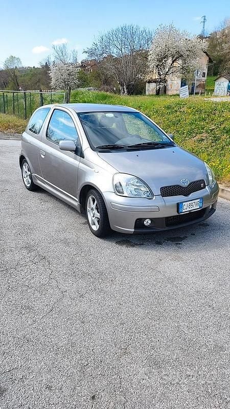 Usata Toyota Yaris Sport 2003 Grigio Berlina