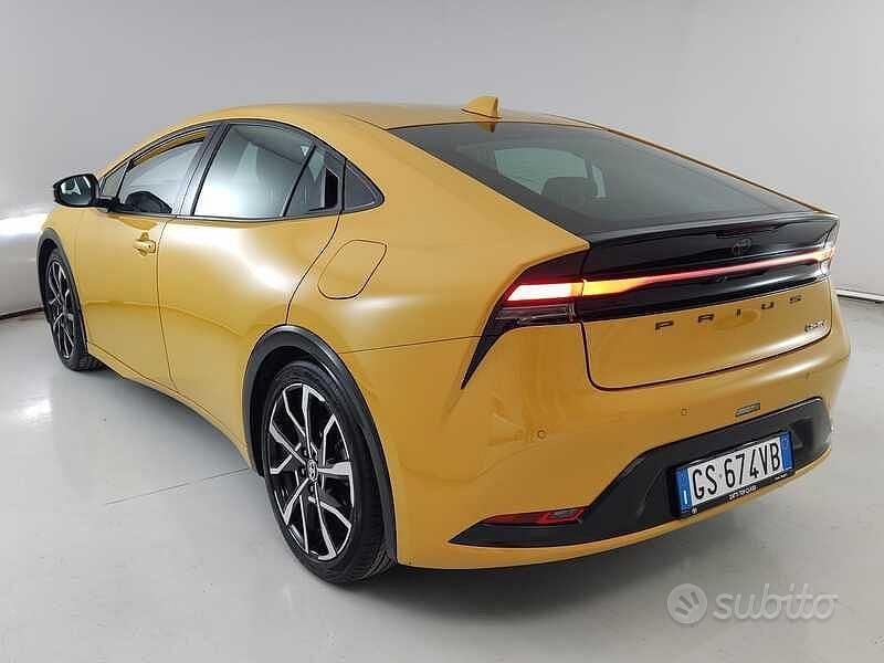 Usata Toyota Prius Lounge 151 CV (111 kW) 2024 Giallo Utilitaria