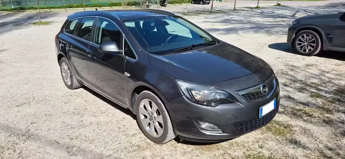 Usata Opel Astra 82 CV (60 kW) 2011 Grigio Station wagon