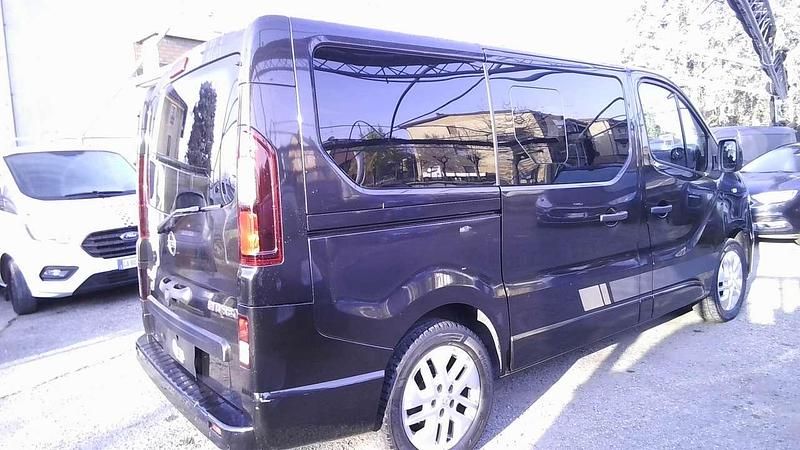 Usata Opel Vivaro 145 CV (106 kW) 2017 Nero Monovolume