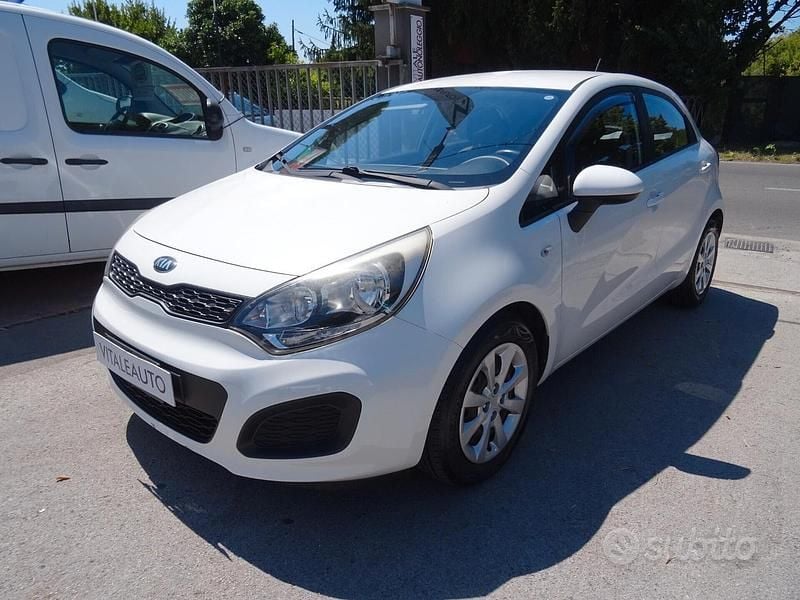 Usata Kia Rio Active 86 CV (63 kW) 2014 Bianco Berlina