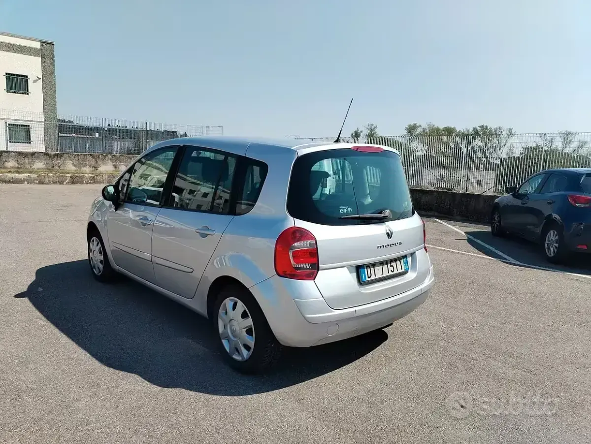 Usata Renault Modus 75 CV (55 kW) 2009 Grigio Monovolume