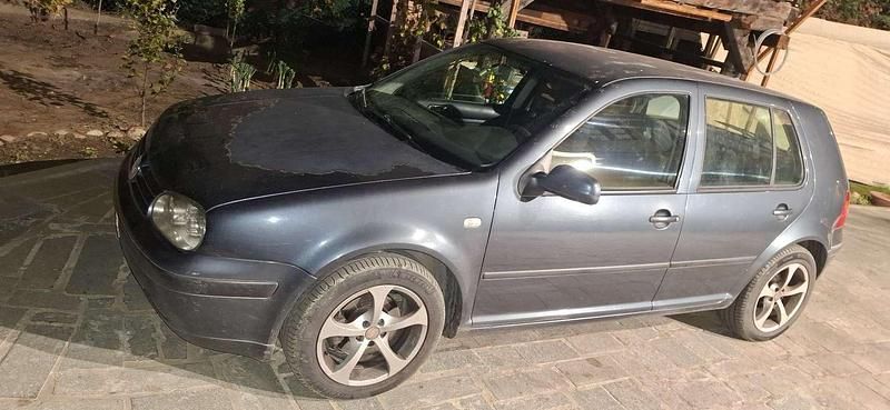 Usata 2002 VW Golf IV Comfortline Tre volumi | 1900 € (Buon prezzo) - Immagine 1/4