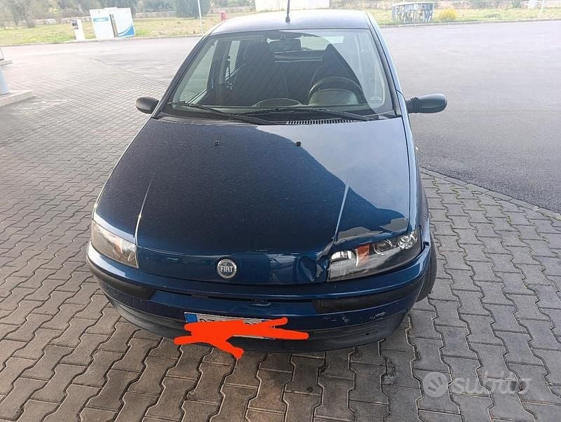 Usata Fiat Punto 2002 Blu Berlina