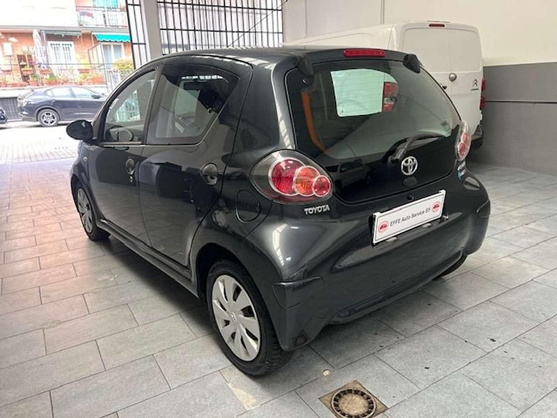 Usata Toyota Aygo Connect Style 68 CV (50 kW) 2014 Grigio Utilitaria