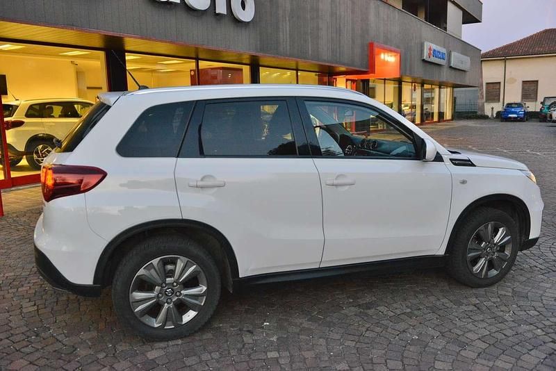 Usata Suzuki Vitara Cool 111 CV (81 kW) 2019 Bianco santorini SUV