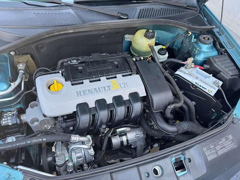 Usata Renault Clio II Privilege 75 CV (55 kW) 2003 Blu/azzurro Berlina
